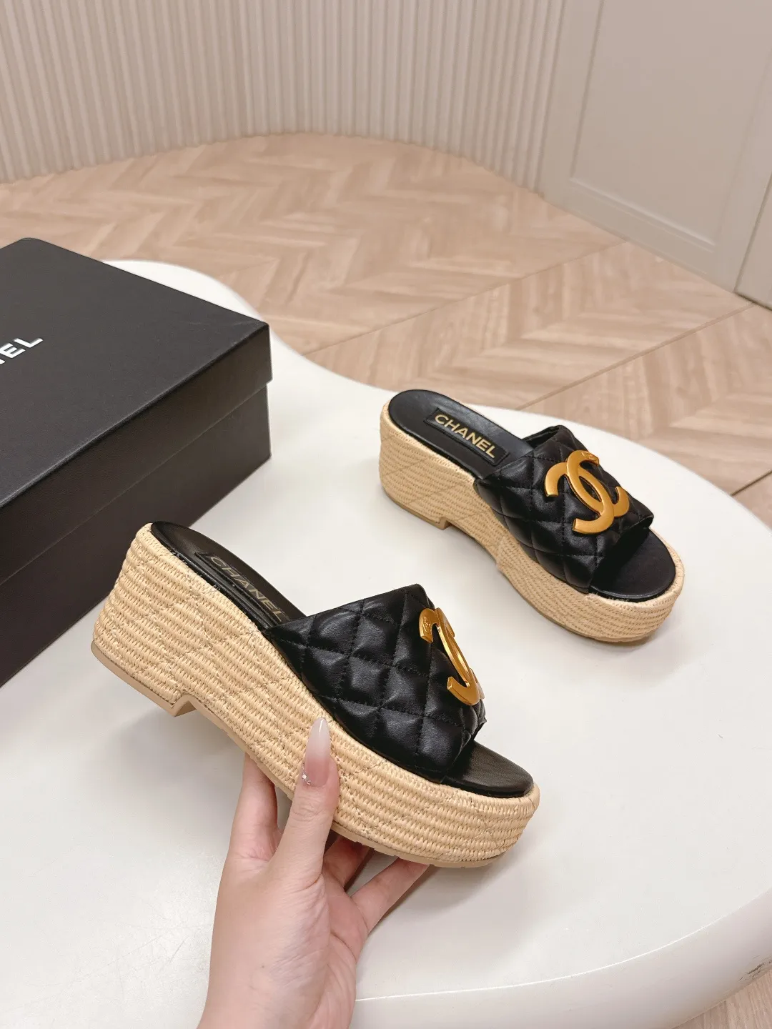 👟👟Ex-factory price 560👟👟 CHANEL Chanel 2025 new sandals and slippers series classic series every style is great rhombus platform sandals and slippers elegant and noble comfortable and versatile upper: sheepskin foot pad: sheepskin sole: rubber outsole size: 35-40